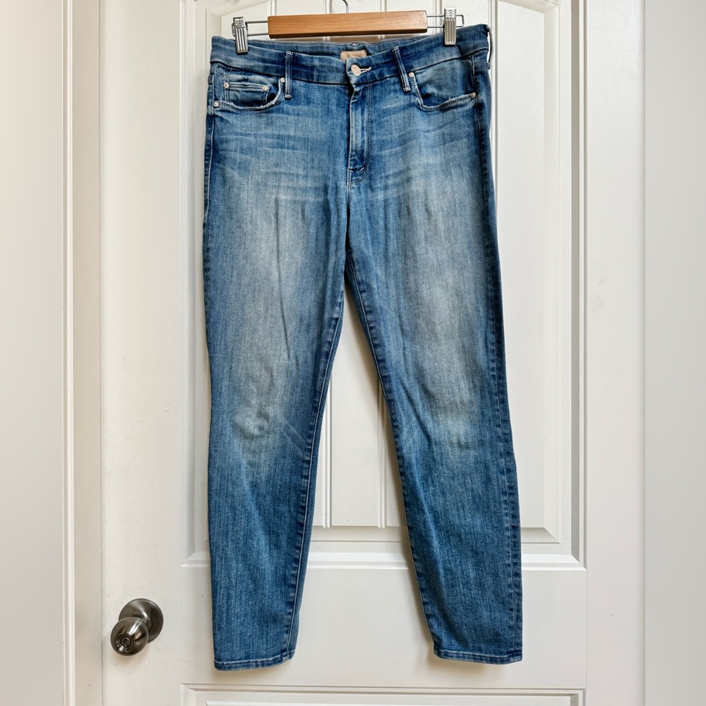 Mother Looker Crop Skinny Jean in Well Played (Light Wash). Size 29